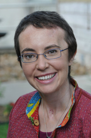 Illustration for article titled Gabrielle Giffords Looks Happy, Vibrant In Newly Released Photos
